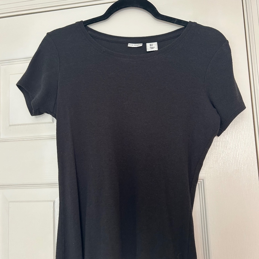 Black tshirt Max Studio size small